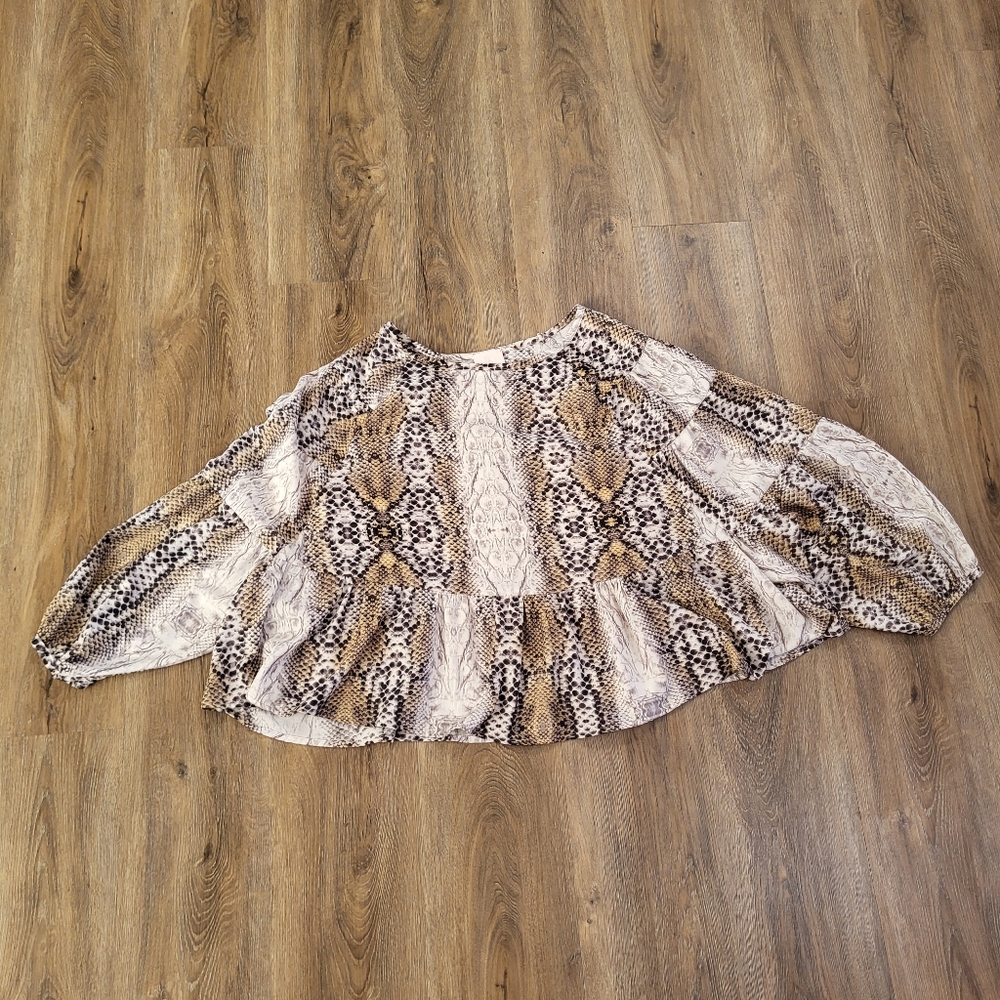 Karlie Snake Print Ruffle Peplum Blouse with Flutter Sleeves Size Large Relaxed